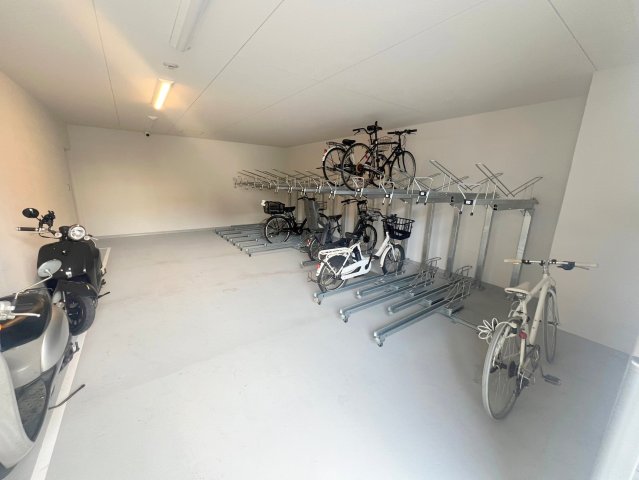 駐車場　敷地内には入居者専用の駐輪スペースもあります。