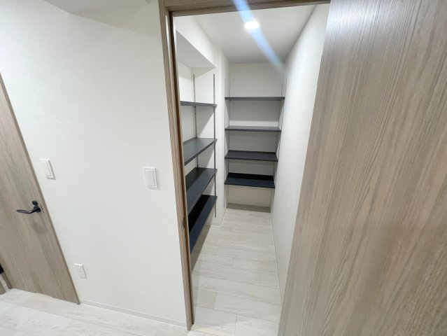 収納　大きいシューズボックスは靴がいっぱい入れれますね。