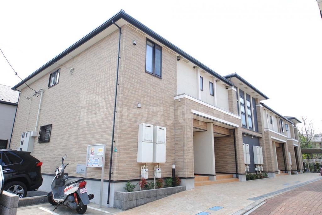 建物外観　駐車場