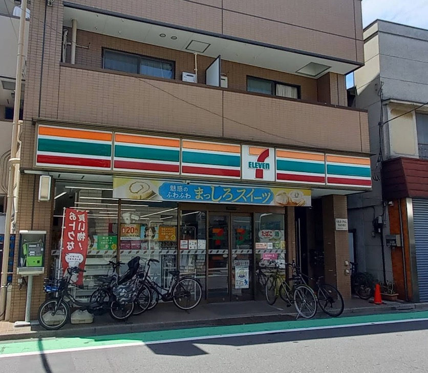コンビニ　セブンイレブン中野新井薬師前駅北店（コンビニ）まで104m