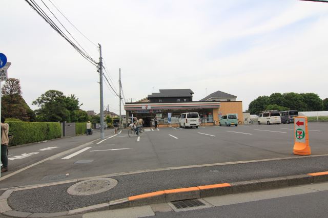 コンビニ　セブンイレブン（コンビニ）まで220m
