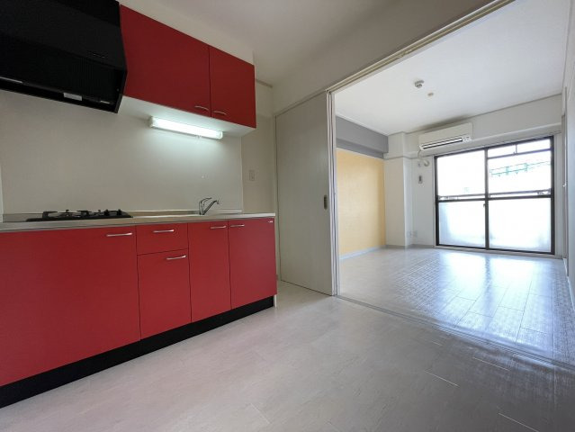 居室・リビング　明るくてきれいなお部屋です。