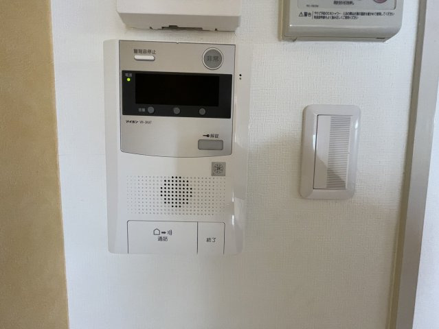 セキュリティ　モニター付きインターホンで安心です。