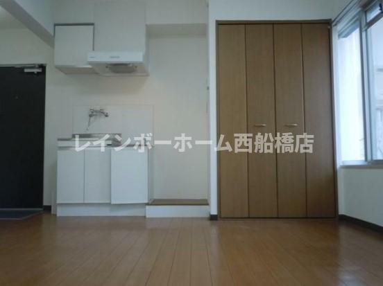 居室・リビング　※別部屋参考写真。