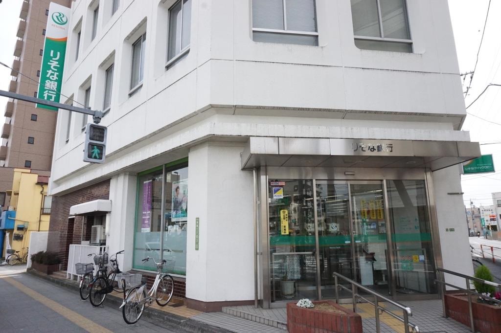 銀行　りそな銀行 西新井支店（銀行）まで180m
