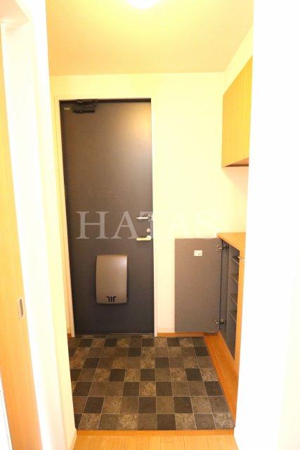 玄関　同物件別部屋です。