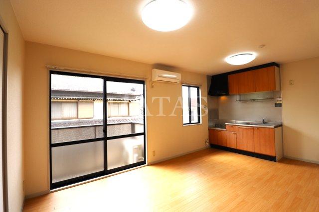 居室・リビング　同物件別部屋です。