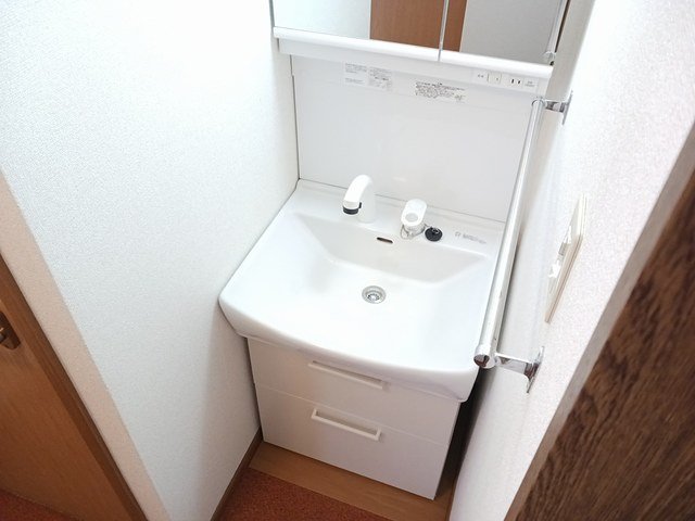 洗面設備　コンパクトで使いやすい洗面所