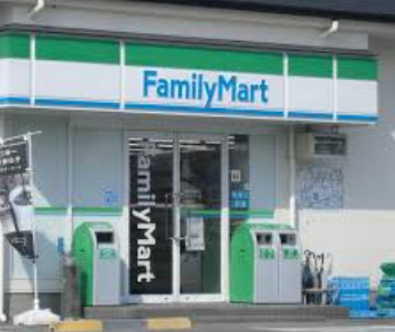 コンビニ　ファミリーマート 三木インター店（コンビニ）まで221m