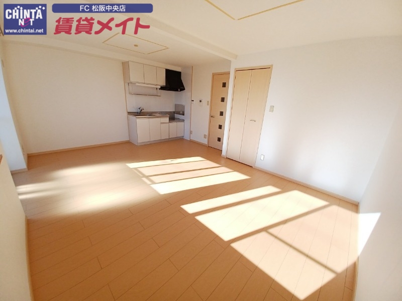 居室・リビング　別部屋反転参考写真です