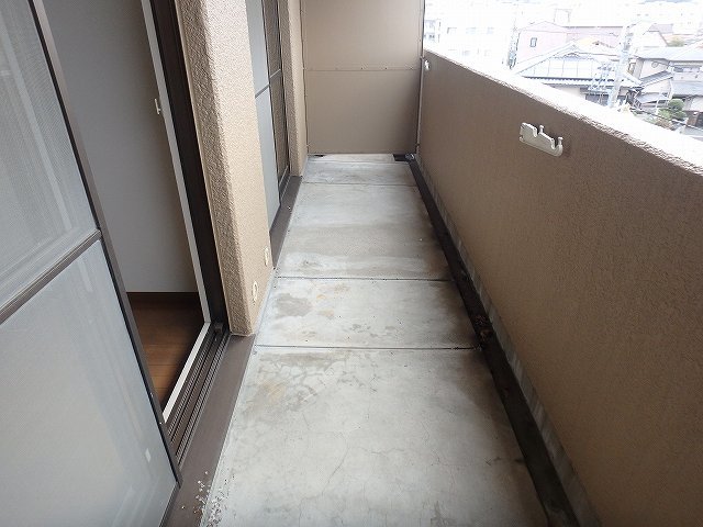 バルコニー　異なる号室の室内写真です