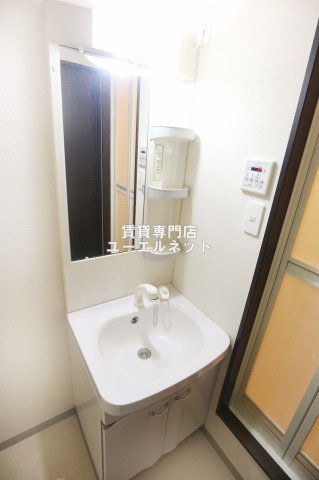 洗面設備　清潔感ある独立洗面台で毎日気持ちよく♪