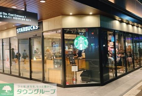飲食店　スターバックスコーヒーエトモ祐天寺店（飲食店）まで750m