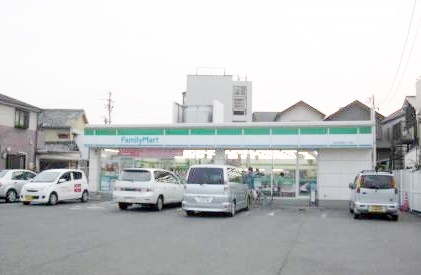 コンビニ　ファミリーマート 昭和安田通三丁目店（コンビニ）まで438m