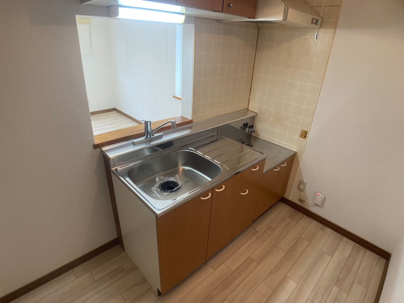 キッチン　キッチンです。ご自身でコンロを設置していただけます。