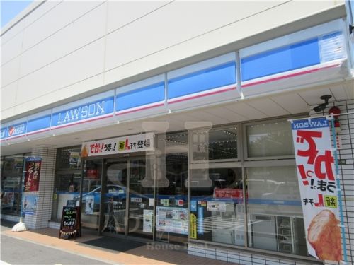 コンビニ　ローソン 足立新田一丁目店（コンビニ）まで587m