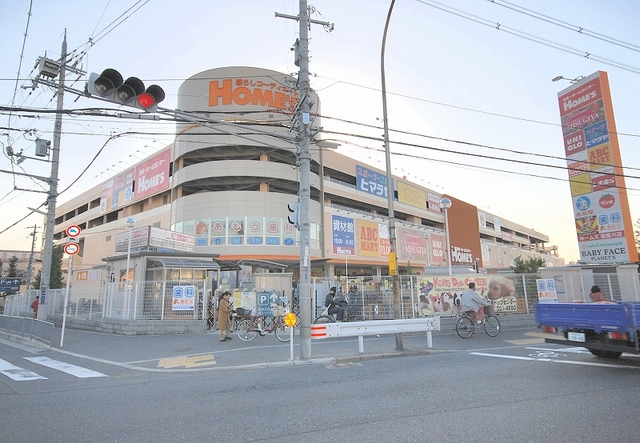 ショッピングセンター　ユニクロホームズ寝屋川店（ショッピングセンター）まで676m
