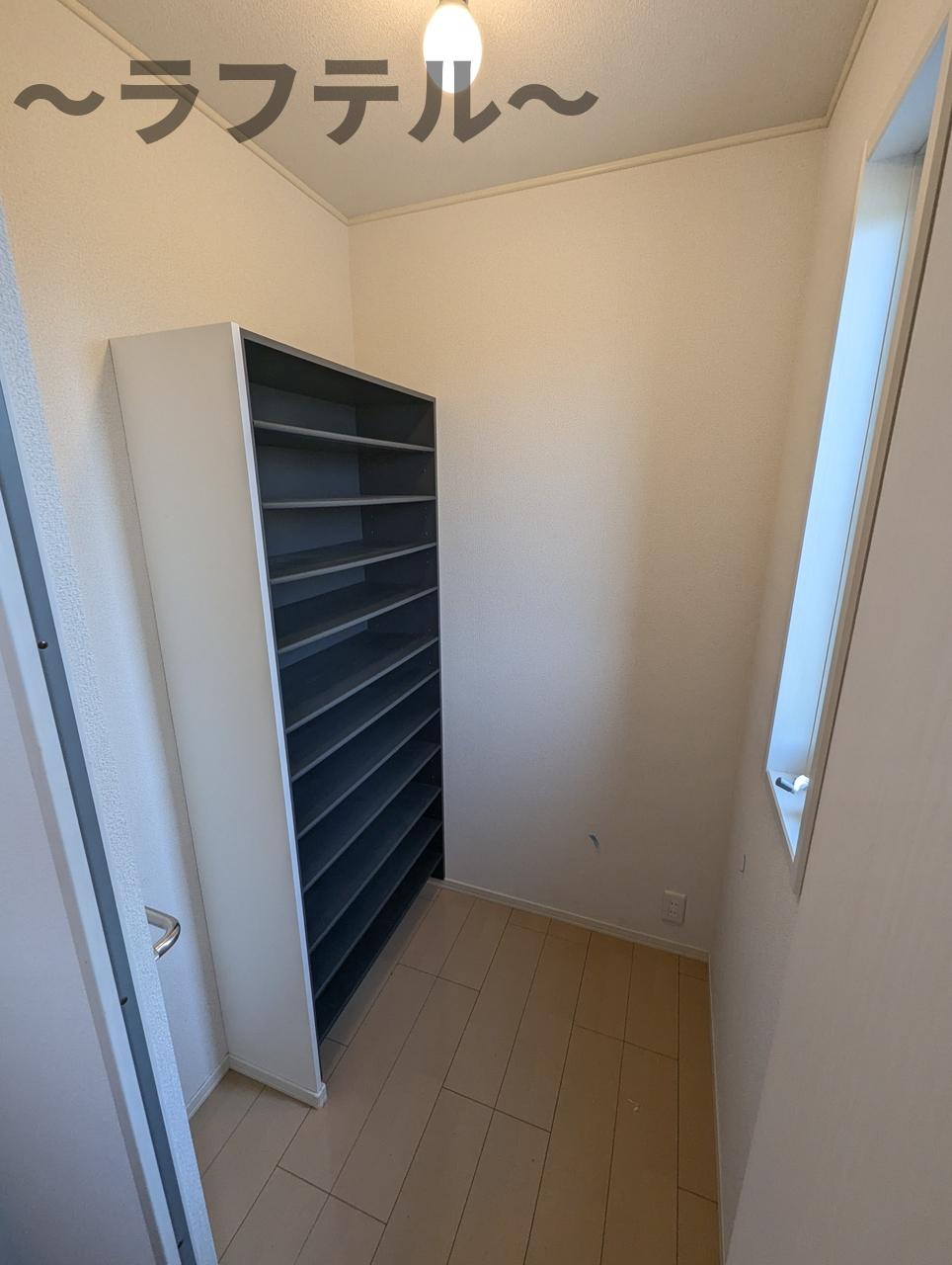 収納　同メーカー施工　別部屋写真