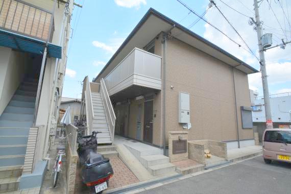 建物外観　落ち着いた色合いの綺麗なマンションです。