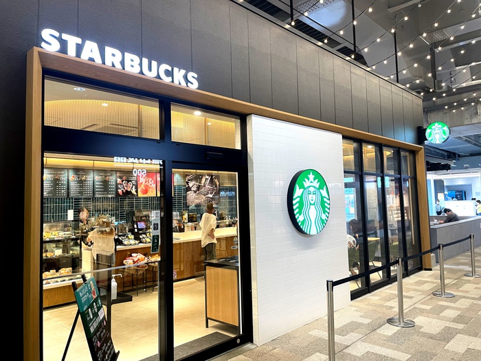 飲食店　スターバックス（飲食店）まで850m