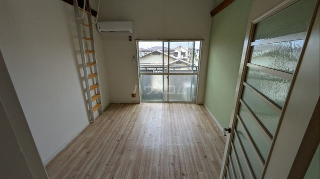 エスペランサ新高根の居間写真