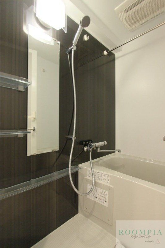 バス・シャワールーム　※同タイプの別のお部屋です。