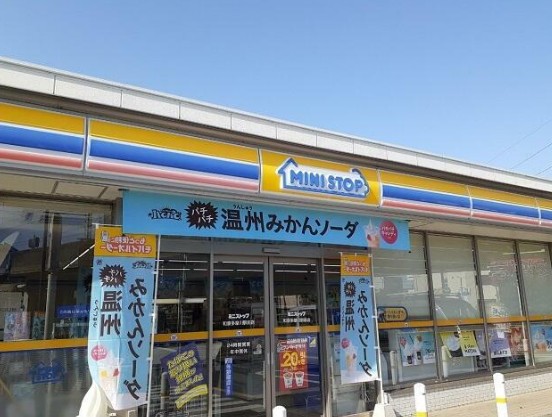 コンビニ　ミニストップ狛江岩戸北店（コンビニ）まで193m