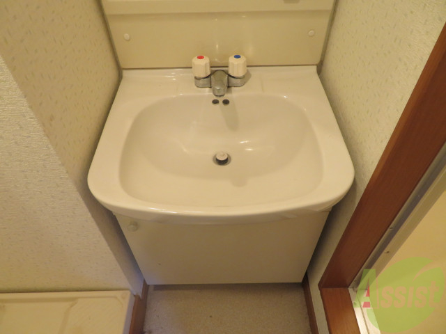 洗面設備　忙しい朝の味方、独立洗面台があるのは嬉しいですね。