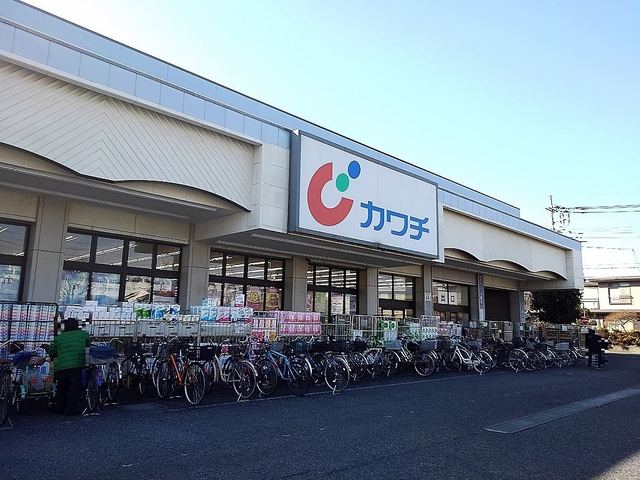 ドラックストア　カワチ薬品新田駅前店（ドラッグストア）まで700m