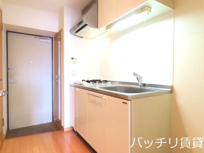 キッチン　画像は別号室の為、現状優先になります。