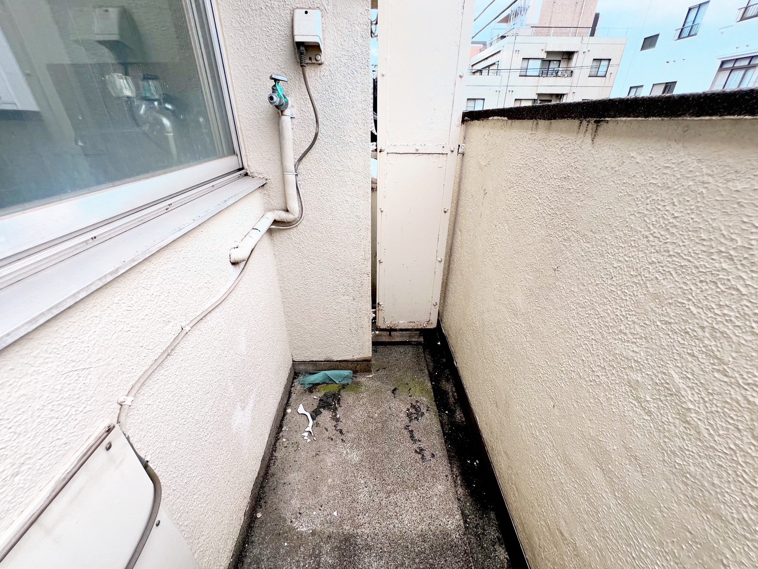 洗面設備　洗濯機はバルコニーです♪