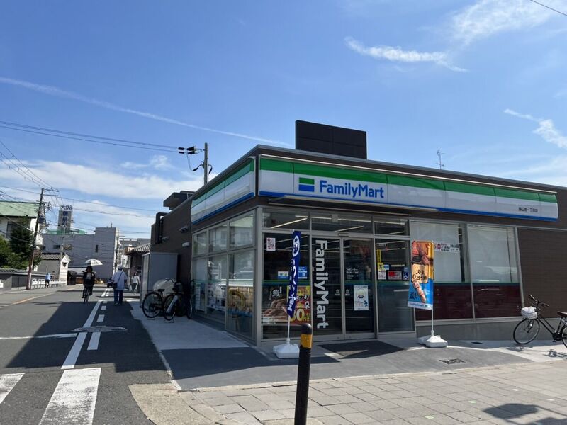 コンビニ　ファミリーマート勝山南一丁目店（コンビニ）まで399m