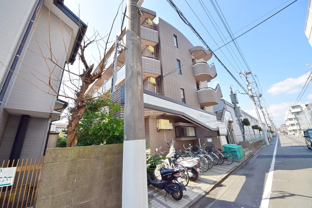 建物外観　～カッコイイ外観ですね～