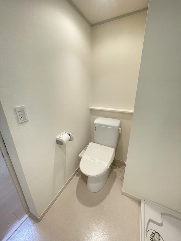 ＪＲ山手線 目黒駅 徒歩7分 6階建 築48年のトイレ写真