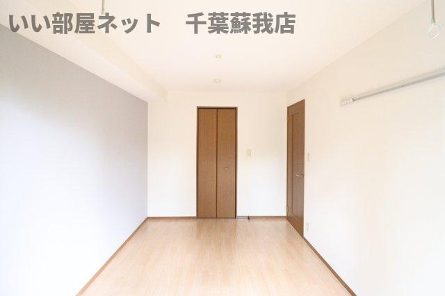 その他部屋・スペース　広くて明るい寝室