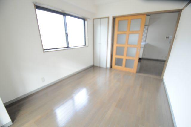 居室・リビング　※別部屋参考写真です