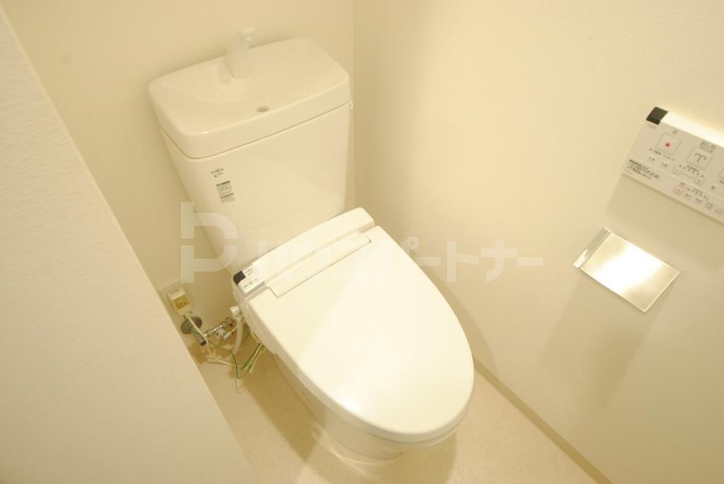 都営新宿線 森下駅 徒歩7分 11階建 築9年のトイレ写真