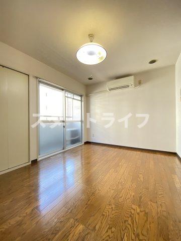 地下鉄御堂筋線 西中島南方駅 徒歩4分 5階建 築33年の居間写真