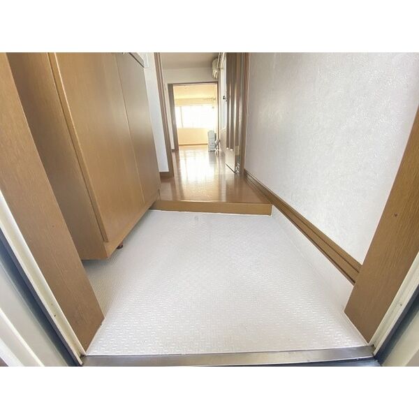 玄関　収納もある玄関です