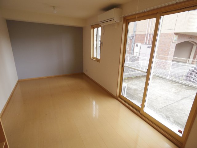 近鉄天理線 前栽駅 徒歩8分 2階建 築20年の居間写真