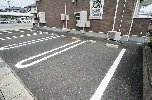駐車場　駐車場があるので、車を買う予定の方も安心です