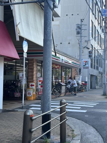 コンビニ　セブンイレブン 大阪三泉市場通店（コンビニ）まで523m