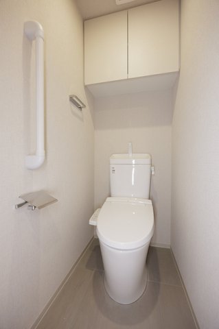 トイレ　※写真は同タイプ住戸です。