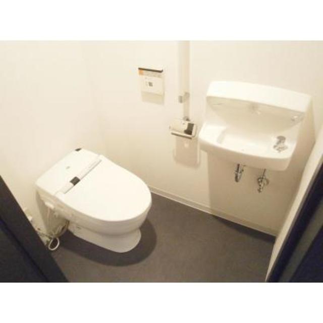 トイレ　※写真は同タイプ住戸です。