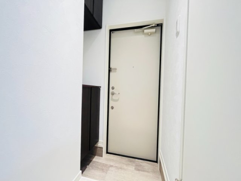 玄関　写真は同施工会社類似写真です。