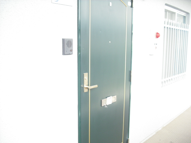 その他設備　玄関前の通路は広いですよ