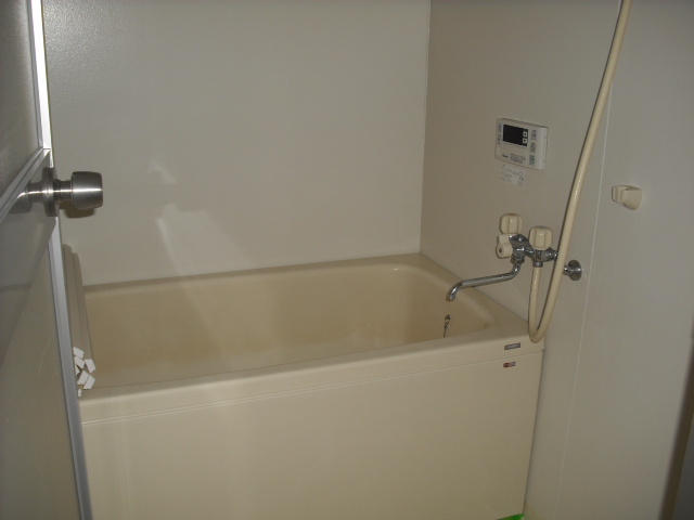 バス・シャワールーム　経済的な追焚機能付バスです