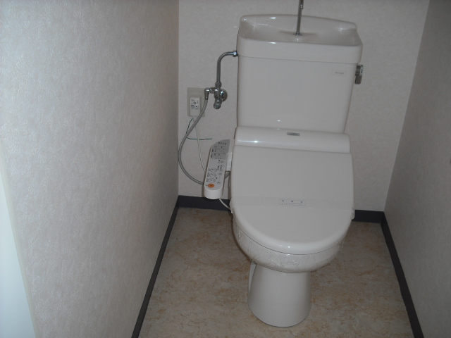 トイレ　ウォシュレット付き