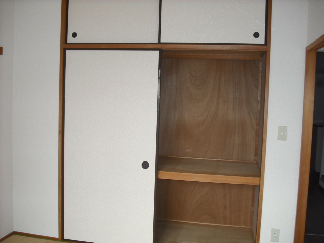 収納　和室６帖には１間分の押入があります