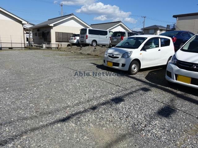 【木更津市畑沢南のアパートの駐車場】